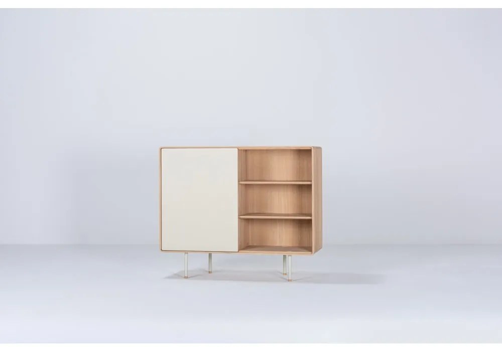 Nízka komoda z dubového dreva v bielo-prírodnej farbe 118x100 cm Fina – Gazzda