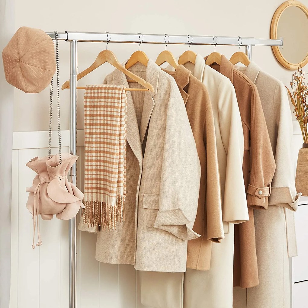 Kovový stojan na šaty s vysokou nosnosťou až 90 kg, strieborný