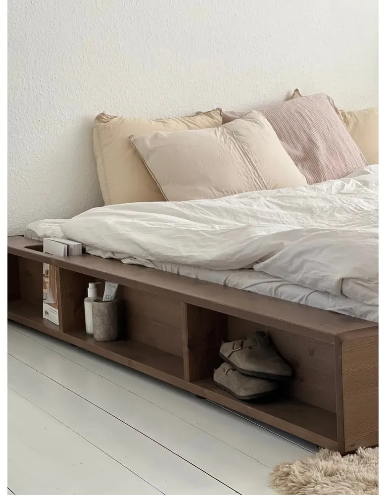 Hnedá dvojlôžková posteľ z borovicového dreva s roštom 180x200 cm Ziggy – Karup Design