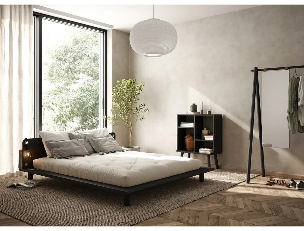 Čierna dvojlôžková posteľ z borovicového dreva s roštom 140x200 cm Peek – Karup Design