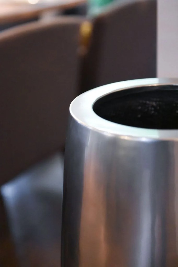 Exkluzívny kvetináč MAGNUM, sklolaminát, výška 80 cm, strieborná metalíza