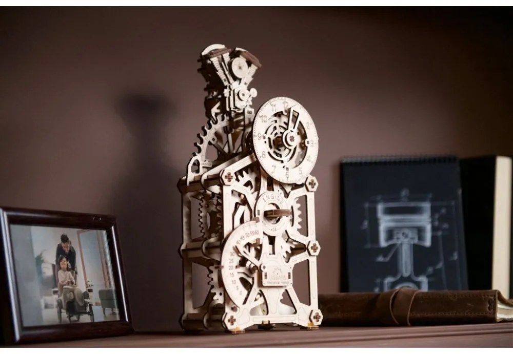 Ugears 3D drevené mechanické puzzle Hodiny motora