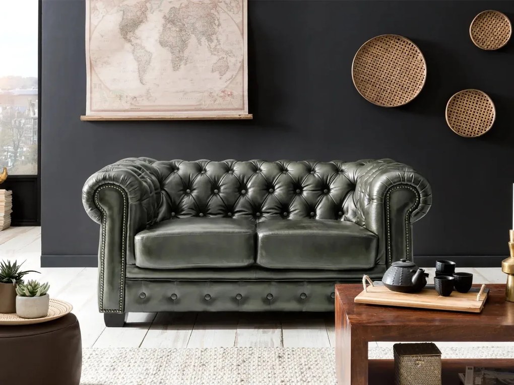 furniture-nabytek.cz - Dvoumístná pohovka Chesterfield z pravé kůže, zelená – 155×90×72 cm