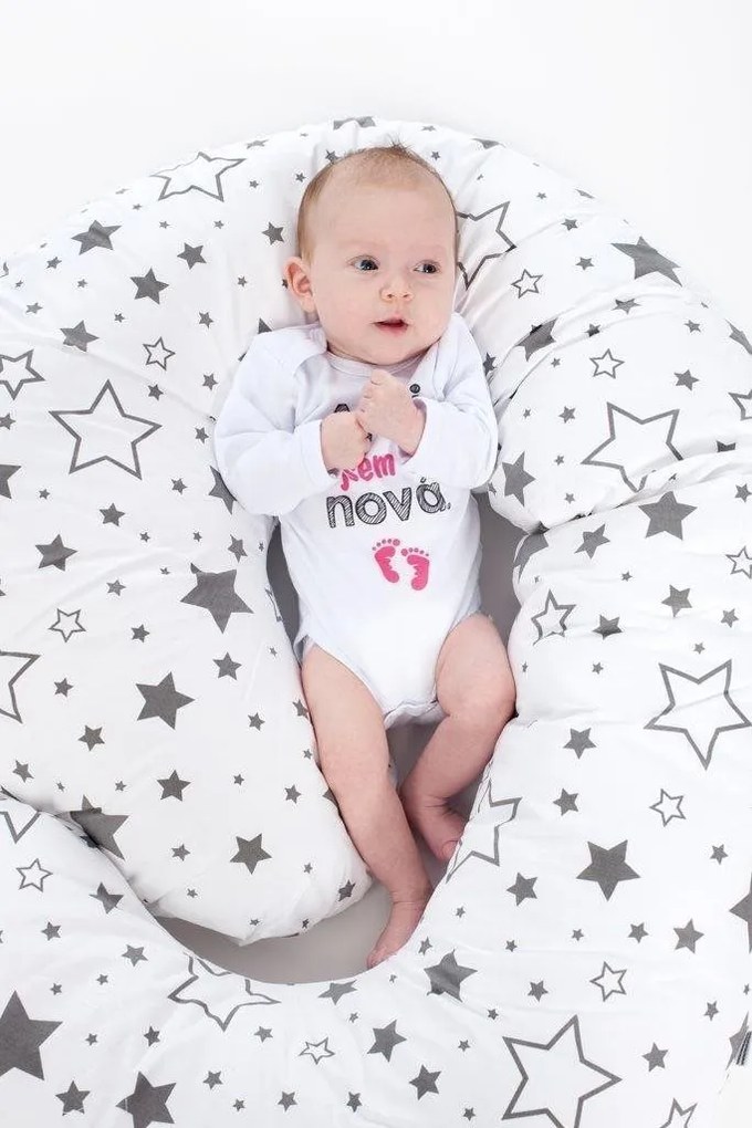 Univerzálny dojčiaci vankúš v tvare C New Baby Sloníky bielo-sivý