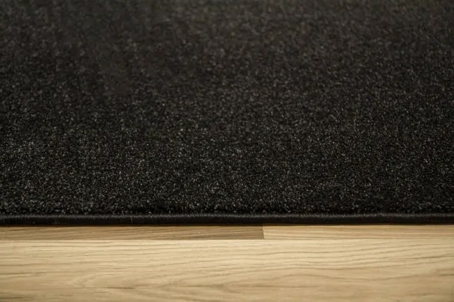 Metrážny koberec Romance-Elite 78 čierny