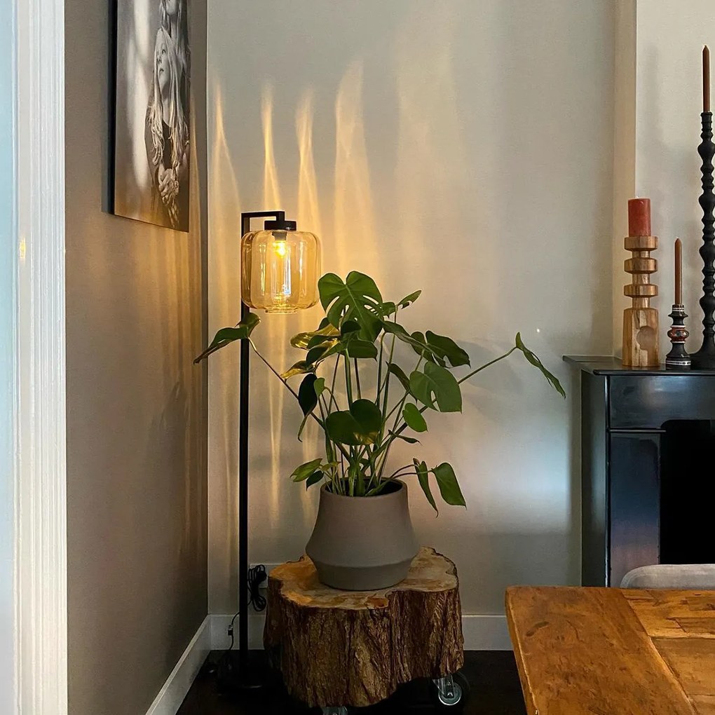 Dizajnová stojaca lampa čierna s jantárovým sklom - Qara Down