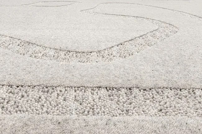 Koberec Agnella Morphic Blooms svetlosivý