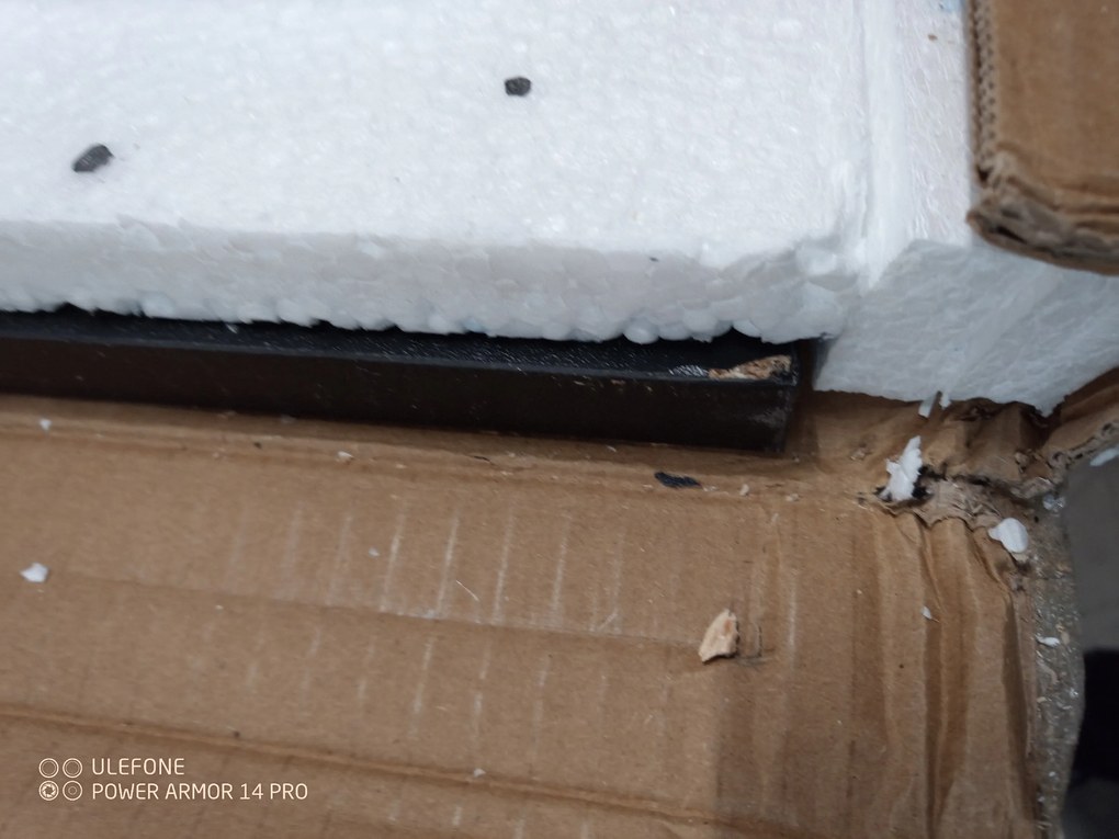 AKCIA Čierny jedálenský stôl s bielymi nohami MADO 120x80 II. akosť