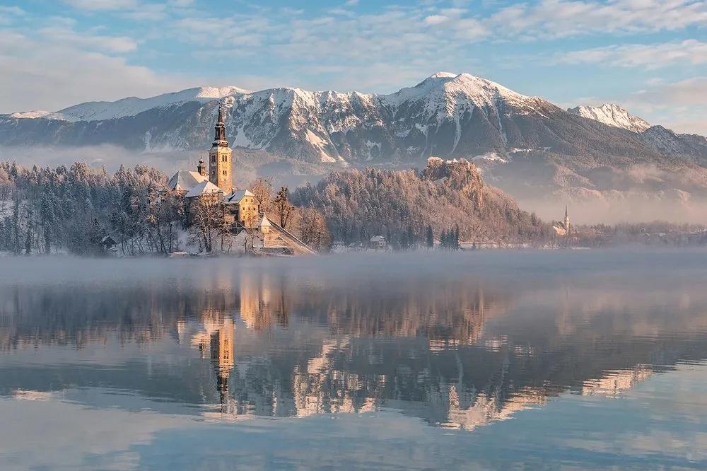 Samolepiaca fototapeta kostol pri jazere Bled v Slovinsku - 225x150