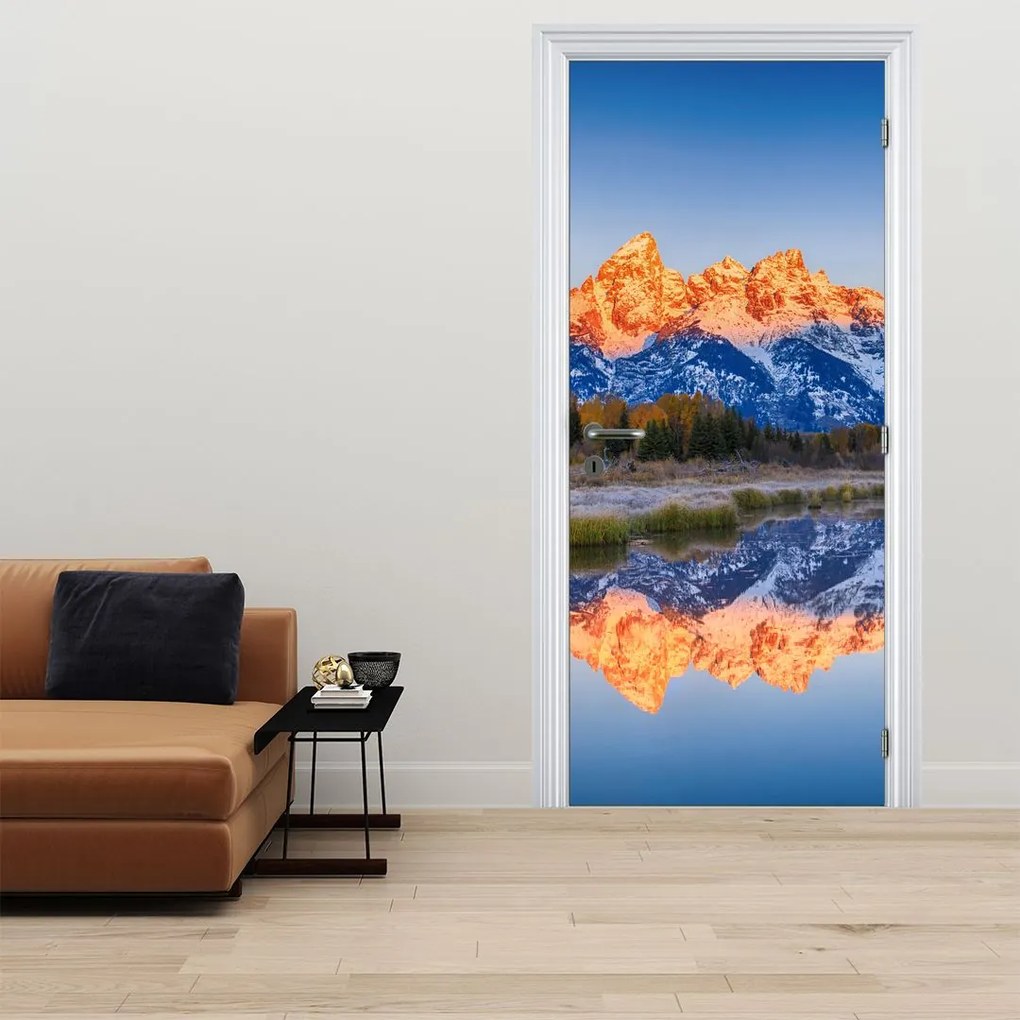 Fototapeta na dvere - Zasnežené horské štíty (95x205cm)