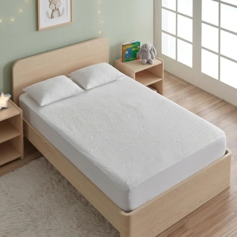 Nepremokavá plachta s gumičkou po obvode Feathers EMI, Detská plachta 60x120