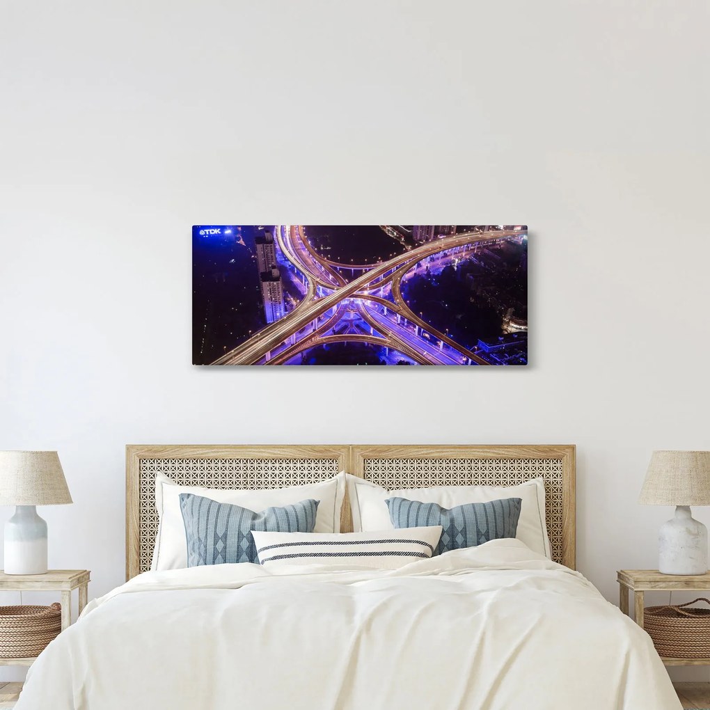 Obraz veľké križovatky v noci (120x50 cm)