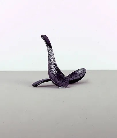 MIJ Čierna lyžica so striebornými špirálkami 14 cm