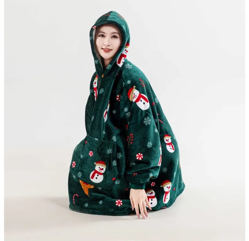Baránková mikinová deka s rukávmi a kapucňou SNOWMAN AND GINGERBREAD, zelená