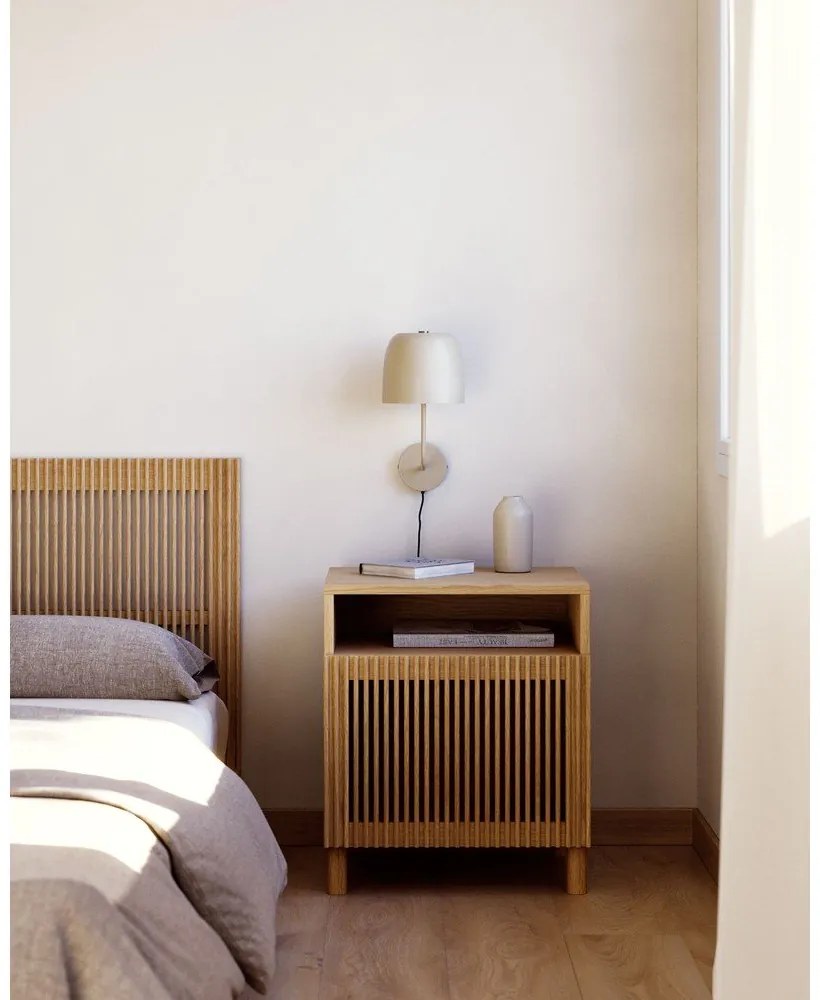 Nočný stolík v dekore duba v prírodnej farbe Beyla – Kave Home
