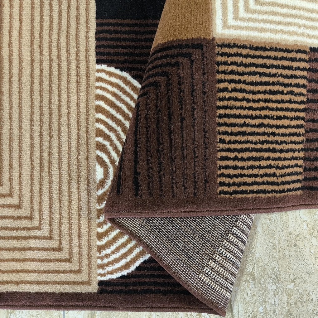 DY Hnedý koberec s geometrickým vzorom Alfa 18 Rozmer: 150x210 cm