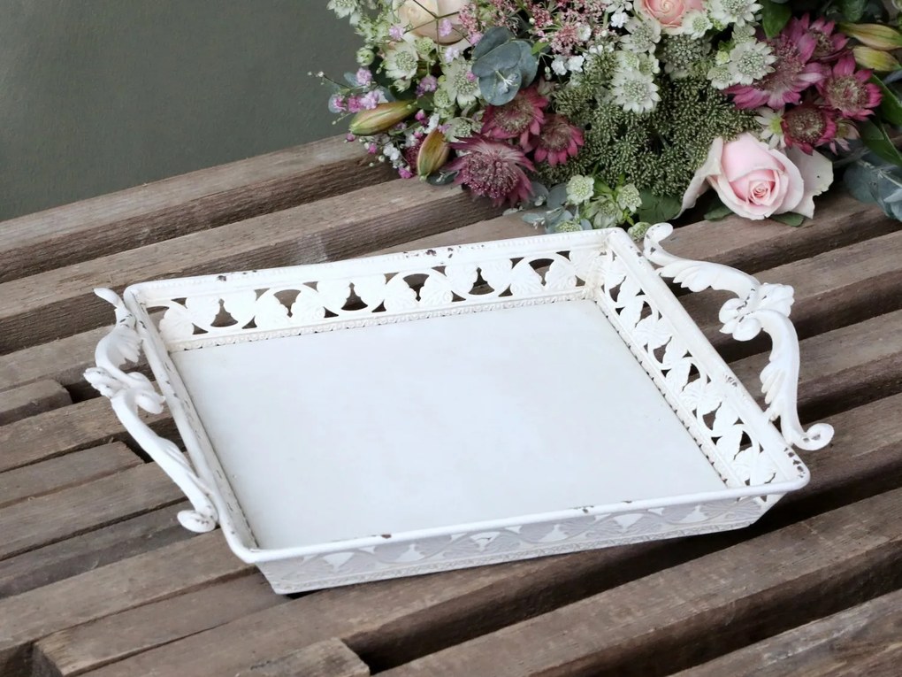 Krémový dekoračný kovový podnos s ušami Hallia - 22*29*5cm