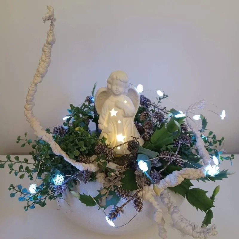 DECOLED Keramický andílek s hvězdou v  ruce, 9,3 x 7,6 x 14,9 cm, teple bílá, 3xLR44