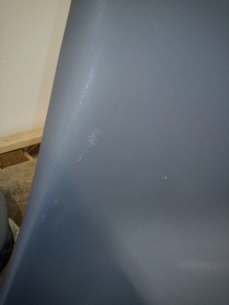 AKCIA Tmavosivá stolička BALI MARK s čiernymi nohami II. akosť