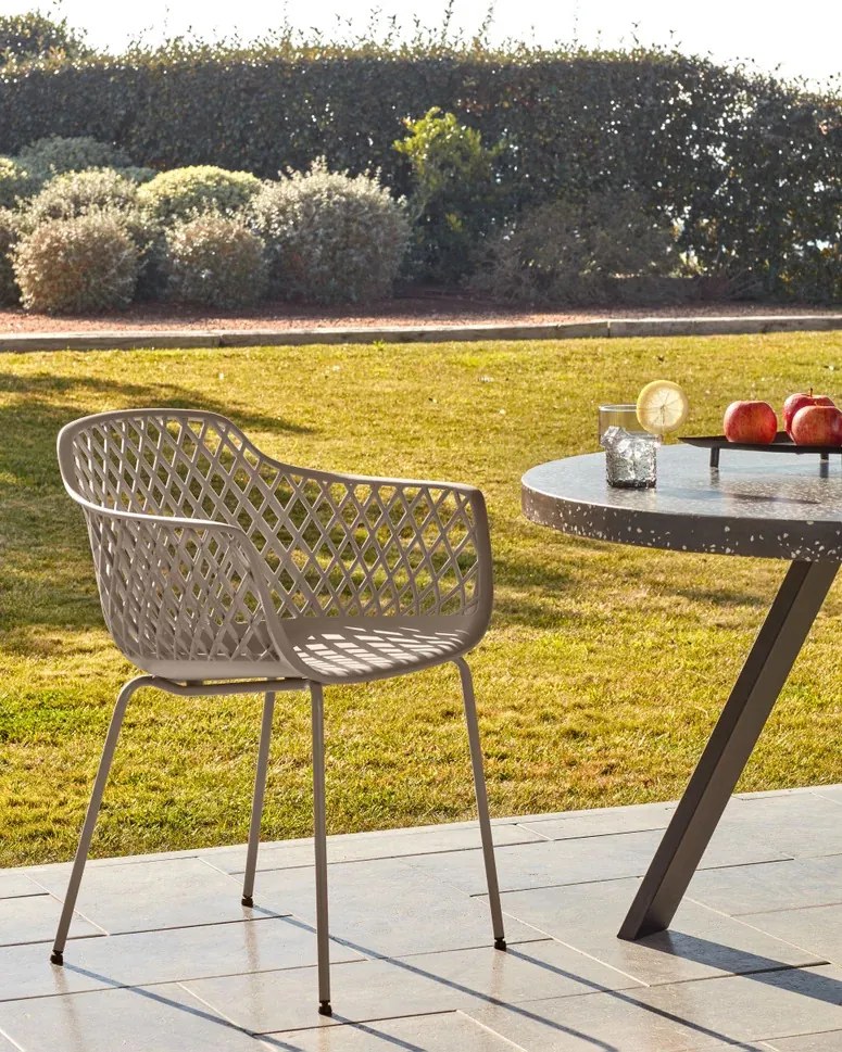 Moderná záhradná stolička QUINN z polypropylénu - cappuccino