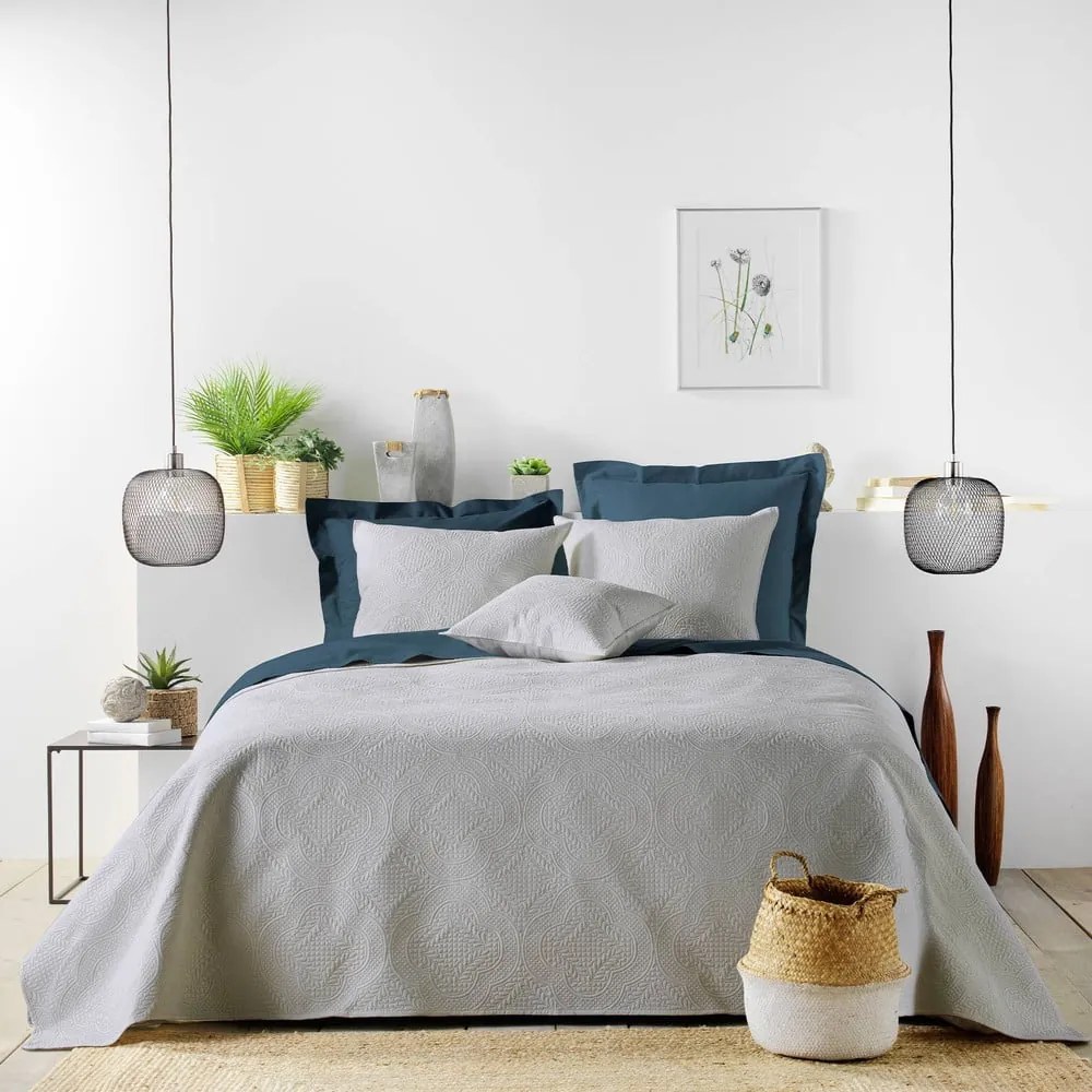 Sivá prešívaná súprava plédu a obliečky na vankúš z mikrovlákna 240x220 cm Romane – douceur d'intérieur