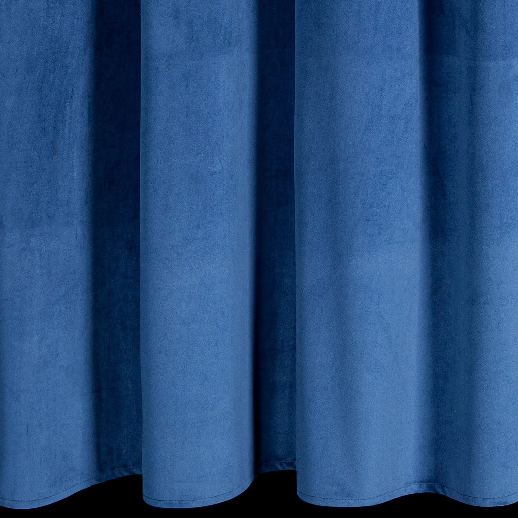 ZATEMŇOVACÍ ZÁVES NA KRÚŽKOCH ERIN 140X250 CM TMAVOMODRÁ
