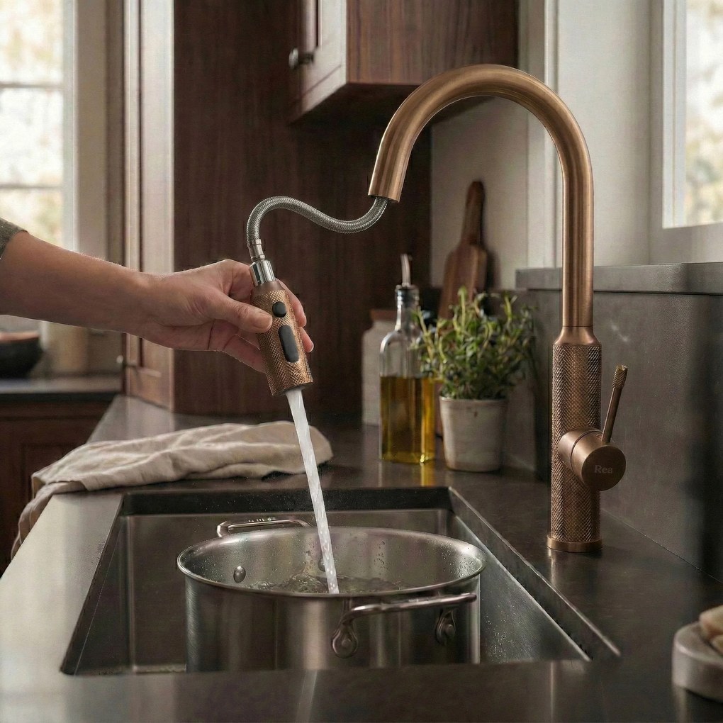 Rea Master, vysoká kuchynská batéria s výsuvným výtokom, medená matná, REA-B7203