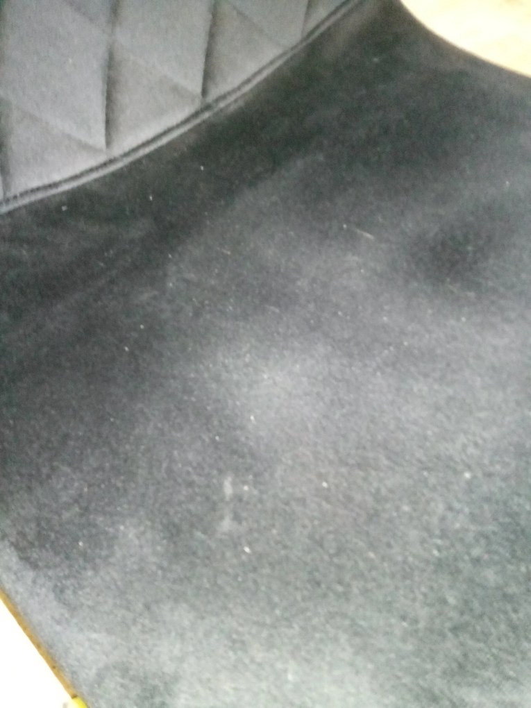 AKCIA Čierna zamatová stolička ASTI s čiernymi nohami II. akosť