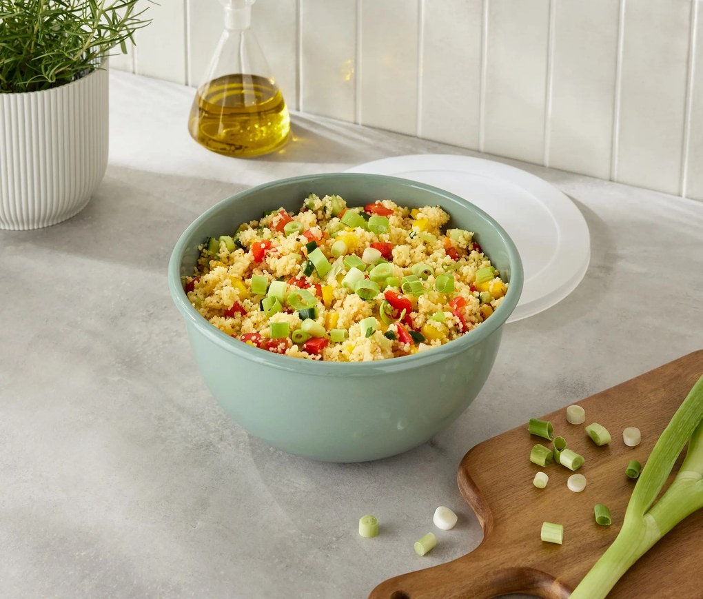 Smaltovaná misa s vekom na servírovanie a prípravu pokrmov