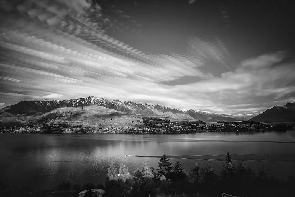 Fototapeta podvečerné čiernobiele jazero