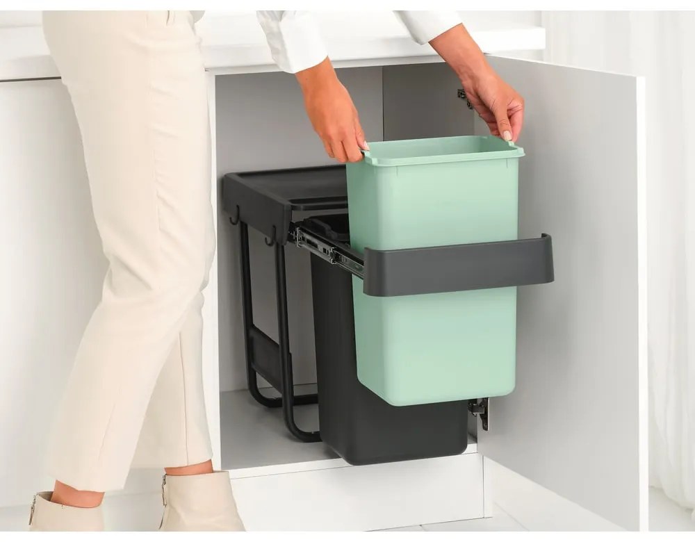Vstavaný plastový odpadkový kôš na triedený odpad v mentolovo-tmavosivej farbe 30 l Sort&amp;Go – Brabantia