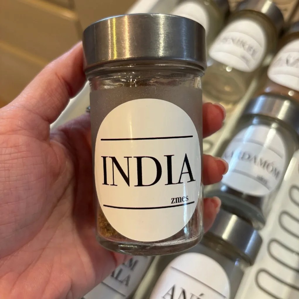 PIPPER. Nálepky na koreničky - Indický balíček "Masala Bazaar" Veľkosť: 5,3 cm