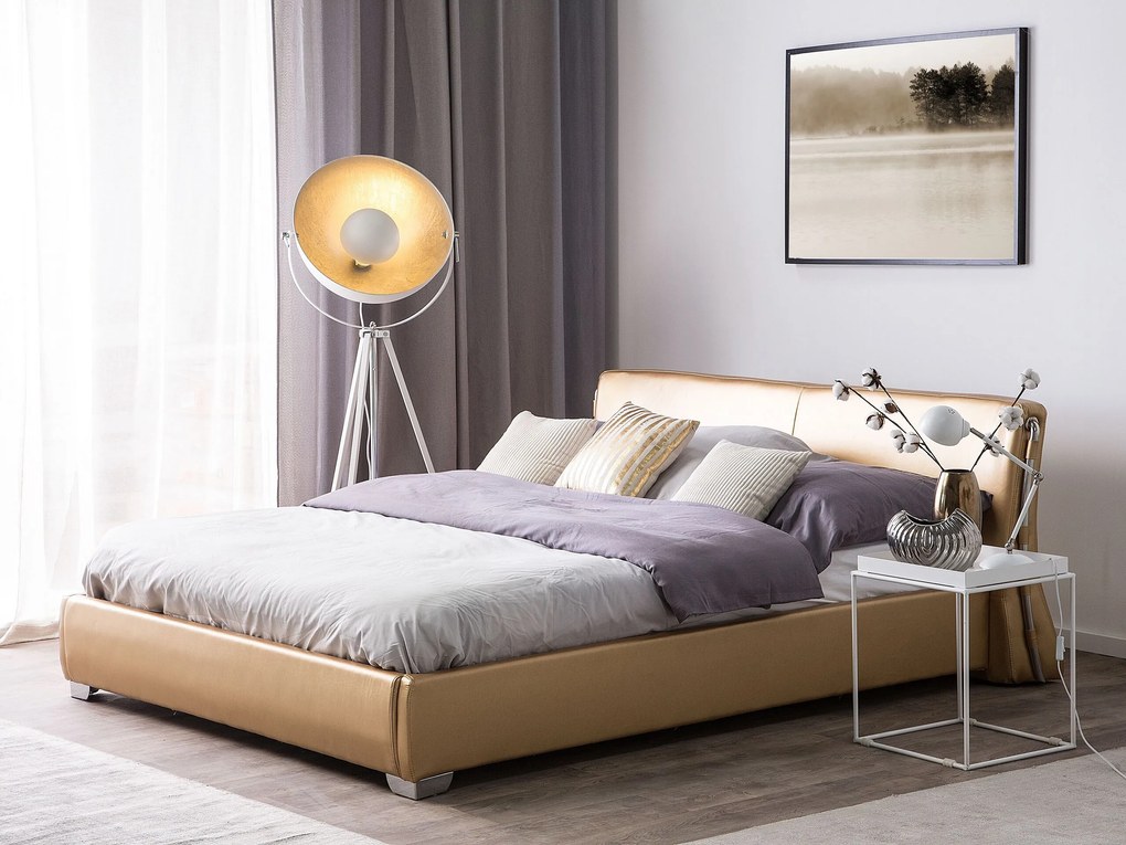 Kožená posteľ s LED osvetlením 160 x 200 cm zlatá PARIS Beliani