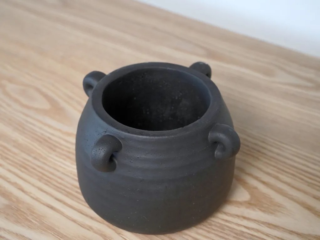 Čierny cementový kvetináč CELTIC Veľkosť: S