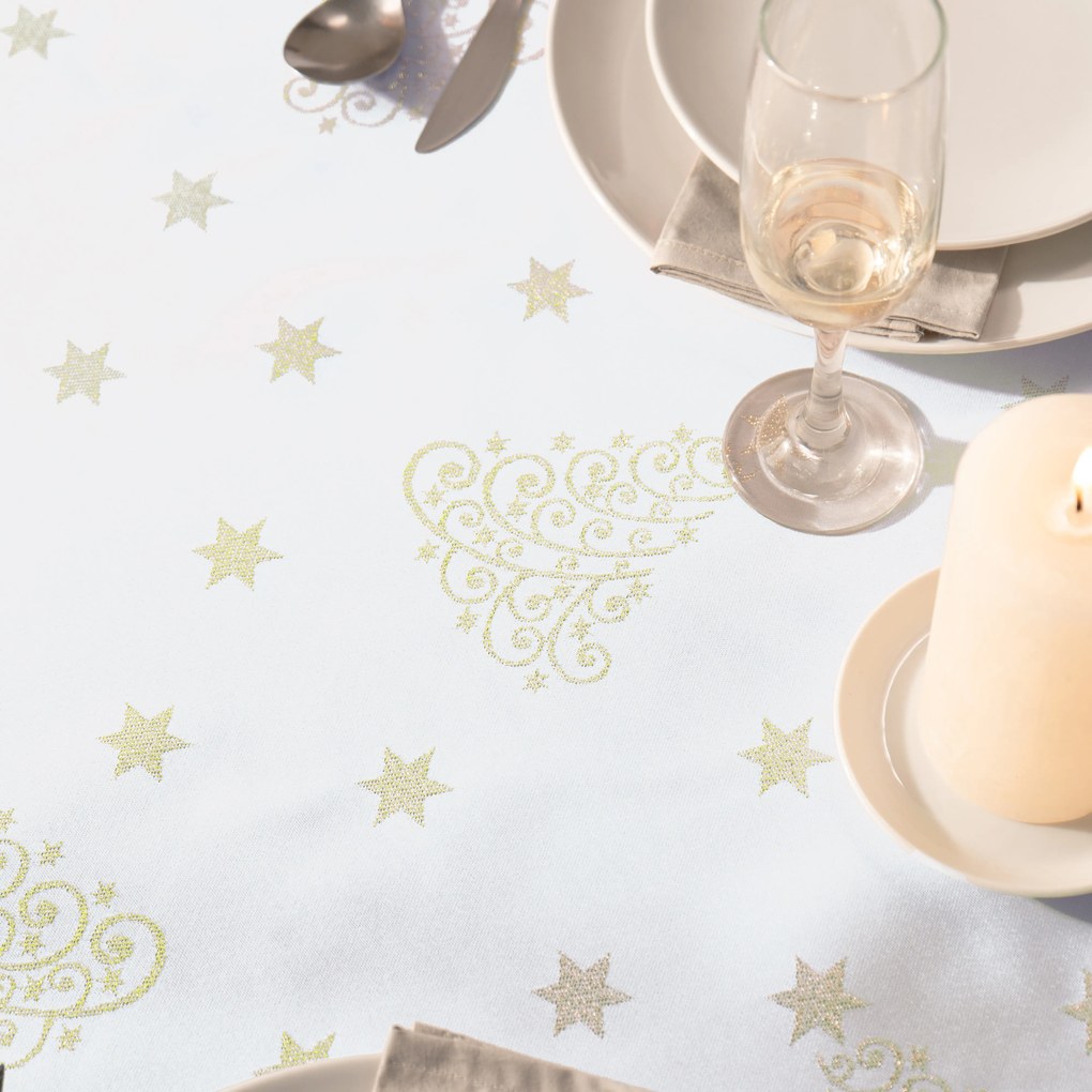 Goldea vianočný hranatý teflónový obrus - zlaté vianočné stromčeky a hviezdičky 120 x 140 cm