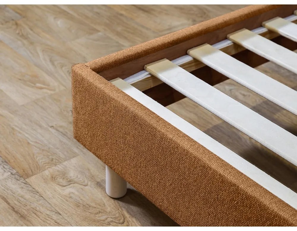 Oranžová čalúnená dvojlôžková posteľ s roštom 140x190 cm Romane – Bobochic Paris