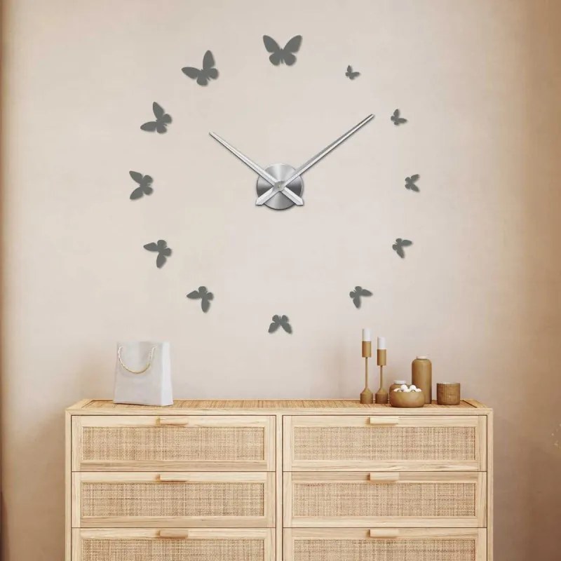 Hodiny na stenu s motýľmi vytvárajú vizuálne pútavý efekt | SENTOP 12S001
