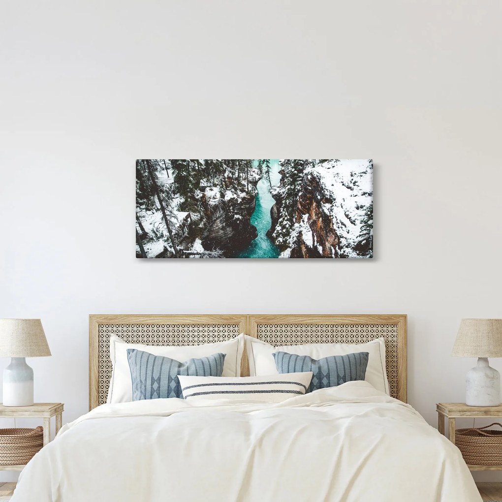 Obraz - horská rieka v zime (120x50 cm)