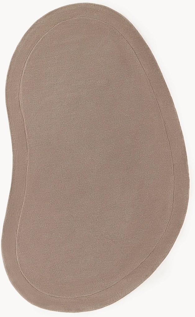 Ručne tuftovaný vlnený koberec v organickom tvare Kadey