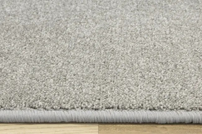 Metrážny koberec Platino 74 sivý