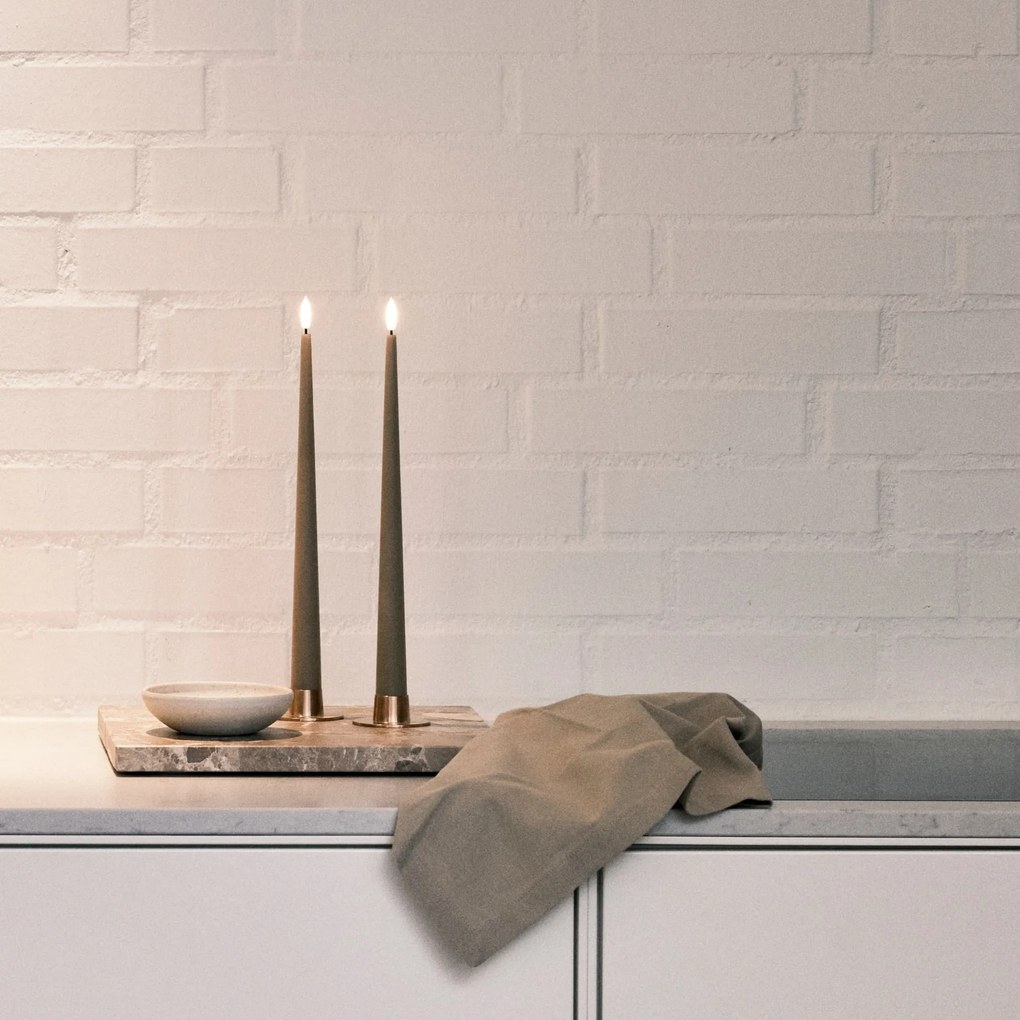 ester & erik LED sviečka Taper 30 cm / 18 Nougat Note – set 2 ks