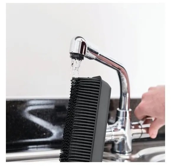 Čierny gumový zmeták Addis Broom