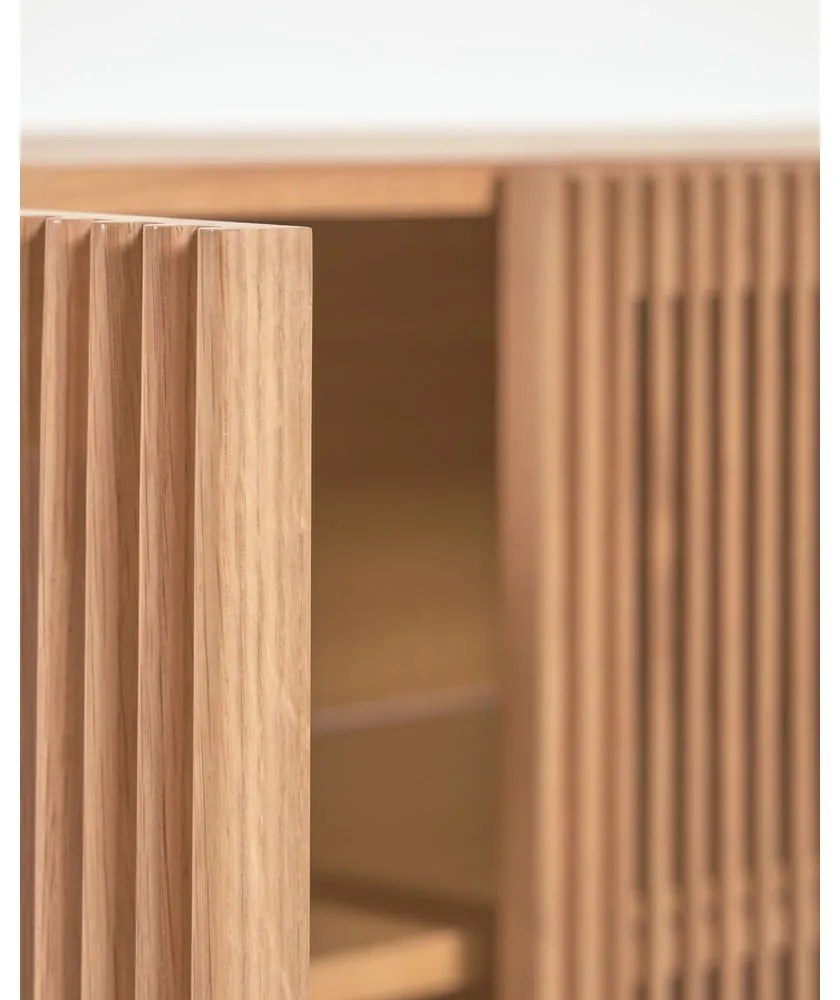 Nízka komoda v dekore duba v prírodnej farbe 180x72 cm Beyla – Kave Home