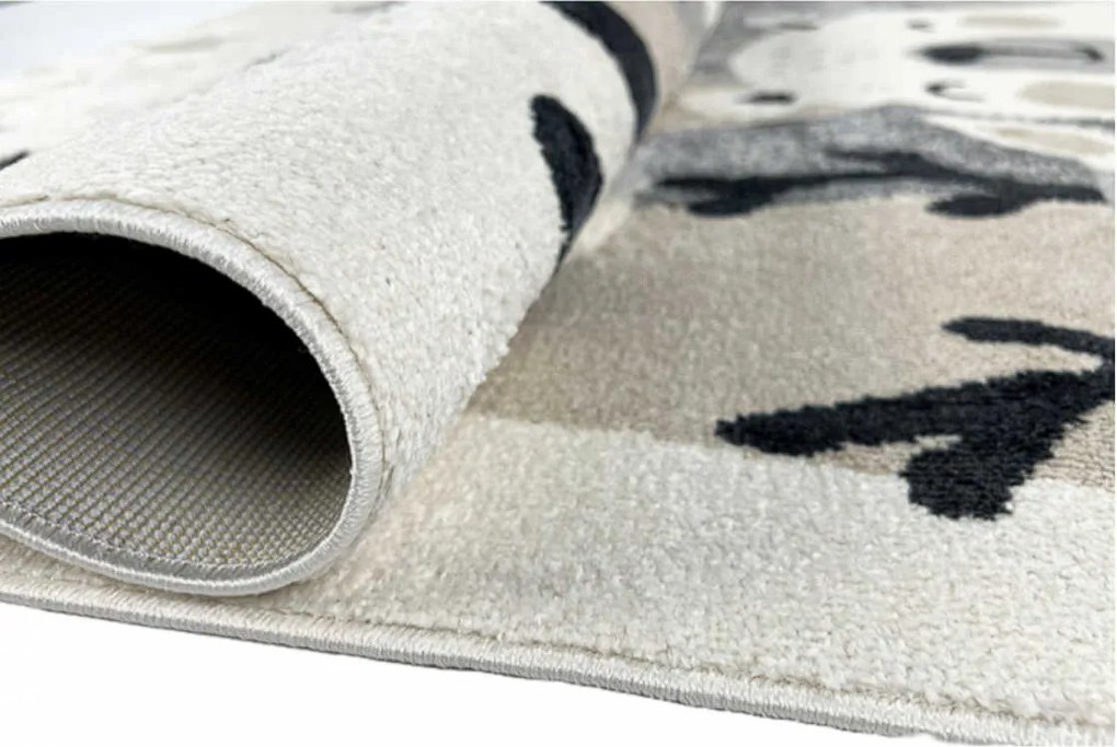 TA Bielo-sivý detský koberec C5637A_74F_37 WHITE / L.GREY ANIMAL so zvieratkami a hviezdičkami Rozmer: 160x230 cm