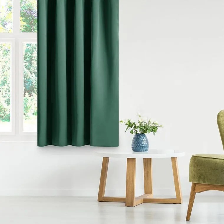Zatemňovací záves blackout RESTILO tmavo zelený 140 x 245 cm sada 2 ks