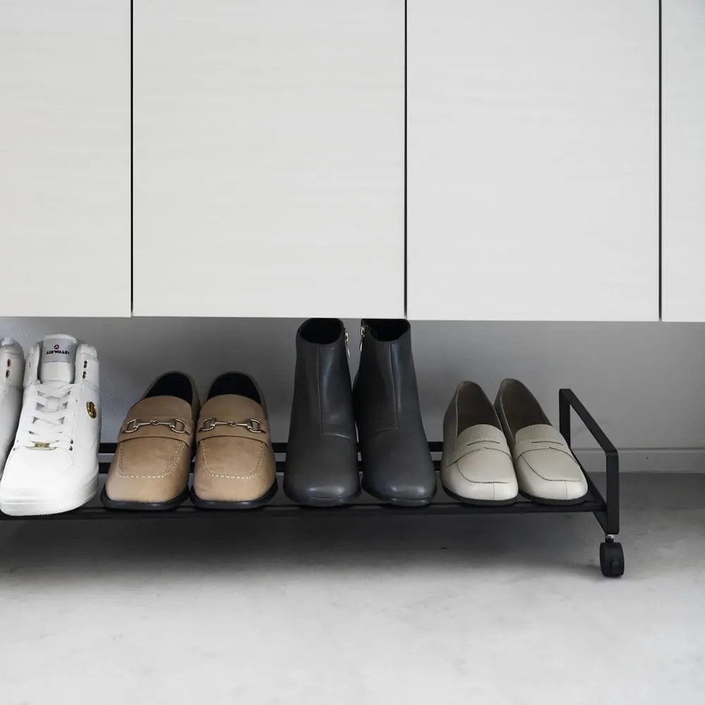 Čierny kovový stojan na topánky 83,5x14,5x27,5 cm Tower – YAMAZAKI