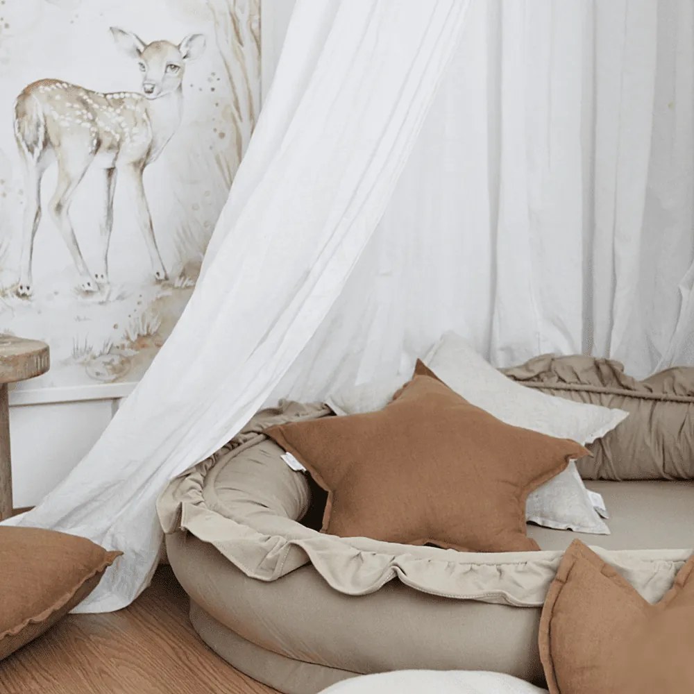 Hniezdo pre deti s volánom cappuccino