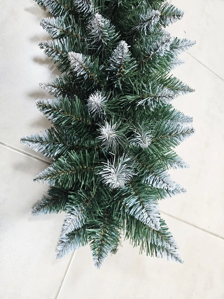 Dekorstudio Vianočná dekorácia Girlanda s bielymi vetvičkami