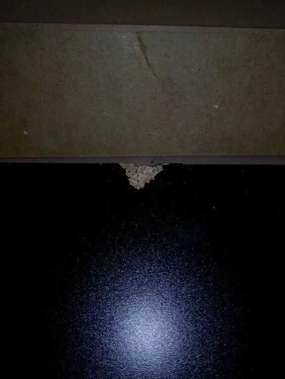 AKCIA Závesná TV skrinka MEORATI 150x40 cm, čierna/dub artisan II. akosť