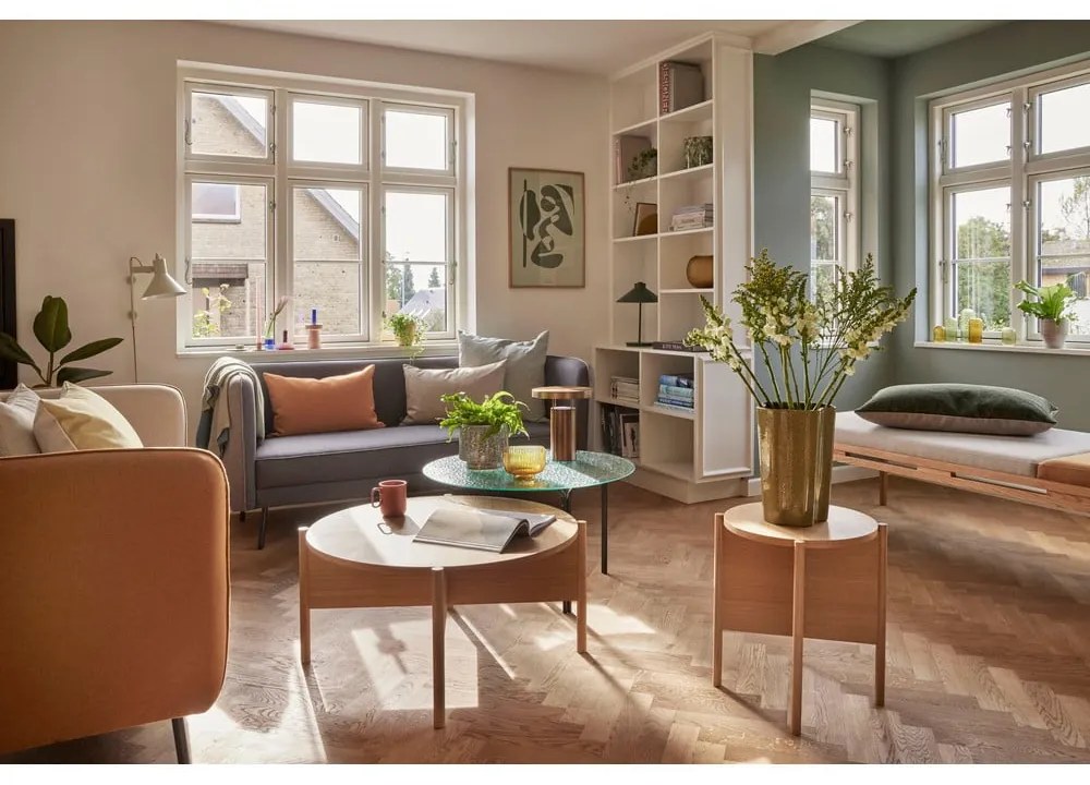 Čierny okrúhly konferenčný stolík so sklenenou doskou ø 80 cm Orbit – Hübsch